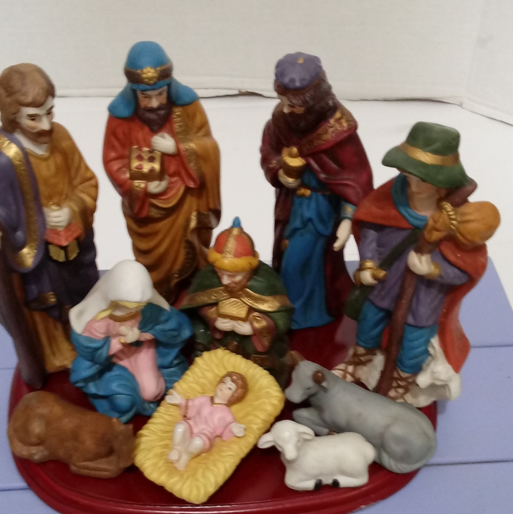 "Sale" 11 Piece Nativity Set.